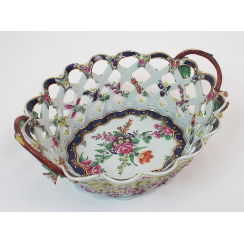 566 - A late 18th Century Worcester oval dessert basket