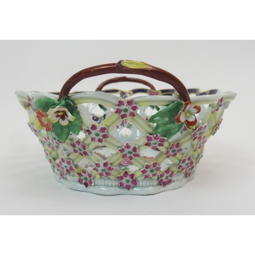 566 - A late 18th Century Worcester oval dessert basket