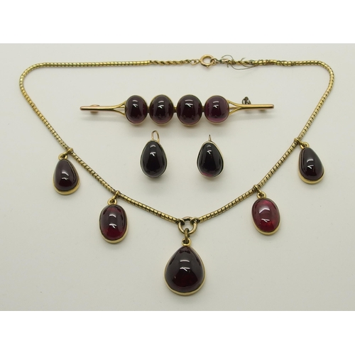 700 - A suite of garnet cabouchon jewellery