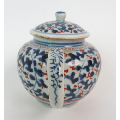 18 - A CHINESE EXPORT GLOBULAR TEAPOT AND COVER