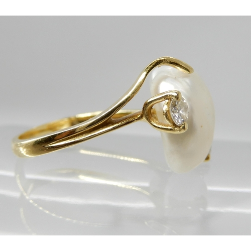 667 - AN 18CT GOLD BAROQUE PEARL AND DIAMOND RING