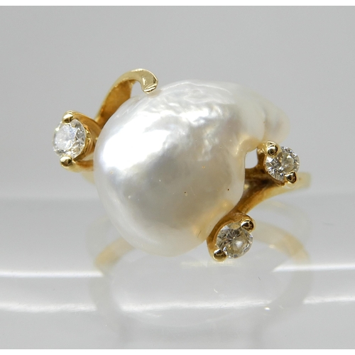 667 - AN 18CT GOLD BAROQUE PEARL AND DIAMOND RING