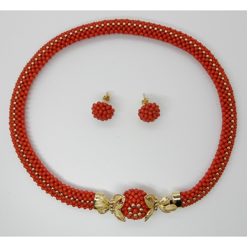 674 - AN 18CT GOLD CORAL NECKLACE AND EARRINGS