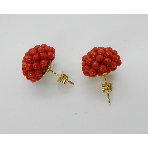 674 - AN 18CT GOLD CORAL NECKLACE AND EARRINGS