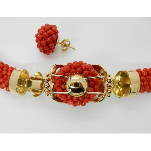 674 - AN 18CT GOLD CORAL NECKLACE AND EARRINGS