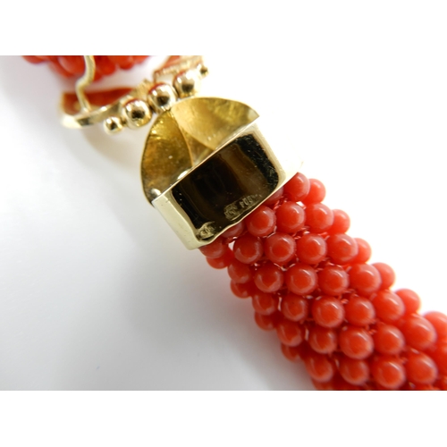 674 - AN 18CT GOLD CORAL NECKLACE AND EARRINGS