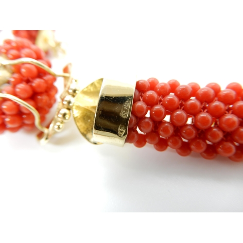 674 - AN 18CT GOLD CORAL NECKLACE AND EARRINGS