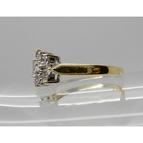 690 - AN 18CT GOLD DIAMOND CLUSTER RING