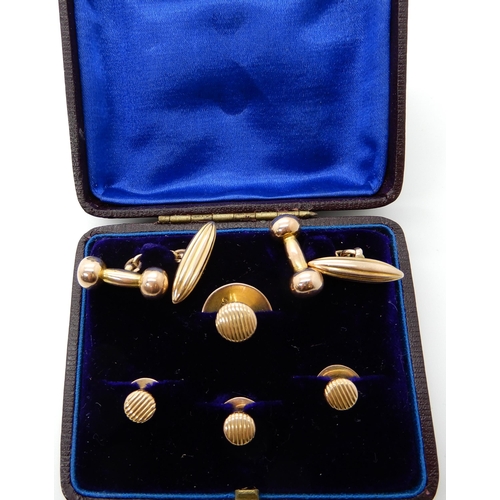 696 - A BOXED SET OF VINTAGE 9CT CUFFLINKS AND STUDS