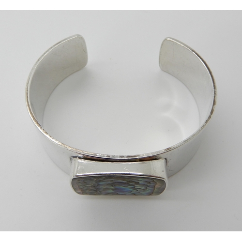 699 - A SILVER RETRO BANGLE BY DANISH DESIGNER PALLE BISGAARD