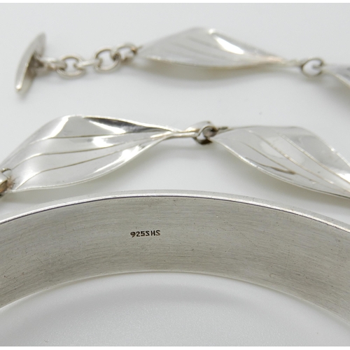 700 - A RETRO BANGLE AND NECKLACE BY DANISH DESIGNER HERMAN SIERSBOL