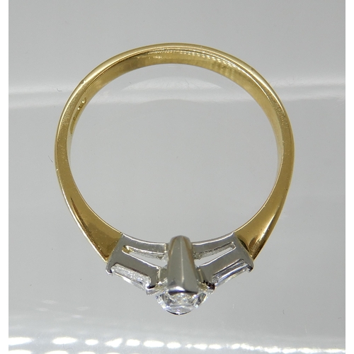 712 - AN 18CT GOLD MARQUIS DIAMOND RING