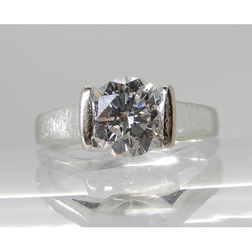 723 - AN 18CT WHITE GOLD DIAMOND SOLITAIRE