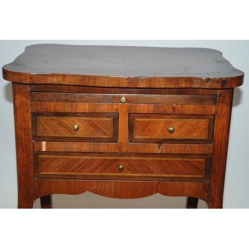 804 - A GEORGIAN MAHOGANY AND SATINWOOD CROSSBANDED FOLD-OVER CARD TABLE