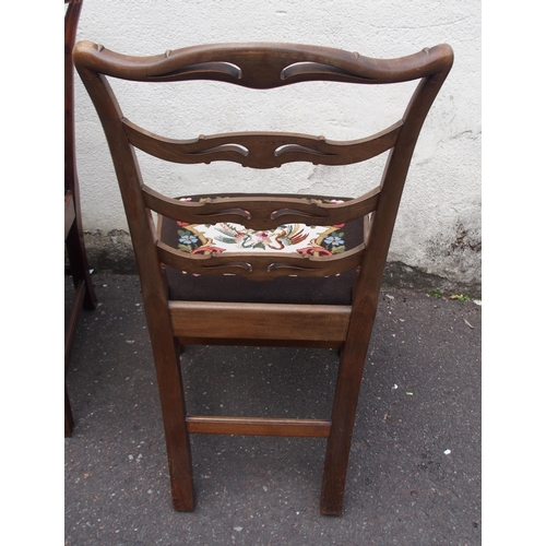 812 - A SET OF EIGHT CHIPPENDALE STYLE REPRODUCTION MAHOGANY DINING CHAIRS