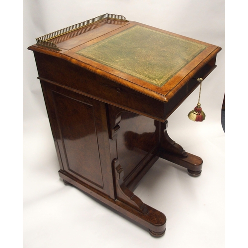 816 - A VICTORIAN BURR WALNUT DAVENPORT