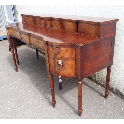 819 - A GEORGIAN MAHOGANY SERPENTINE SIDEBOARD