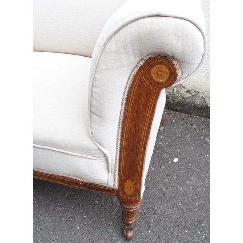 825 - A VICTORIAN SETTEE