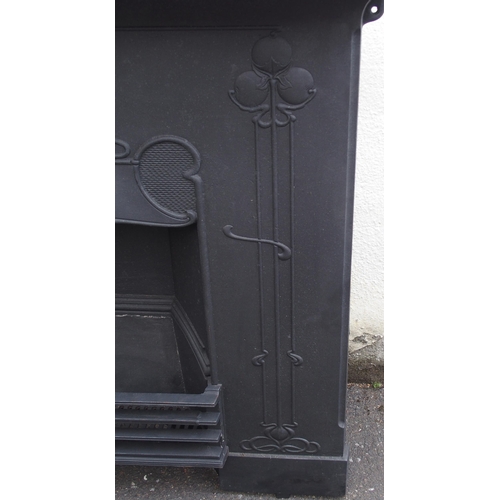 843 - AN ARTS AND CRAFTS CAST IRON FIRE SURROUND