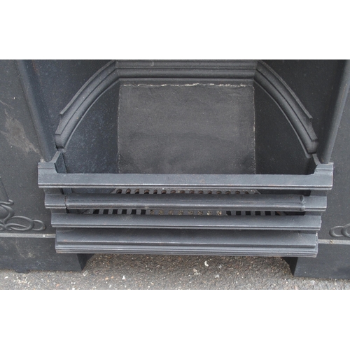 843 - AN ARTS AND CRAFTS CAST IRON FIRE SURROUND