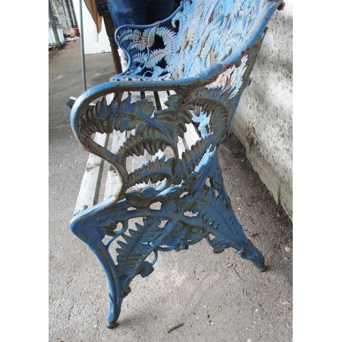 856 - A CAST IRON FERN PATTERN GARDEN BENCH