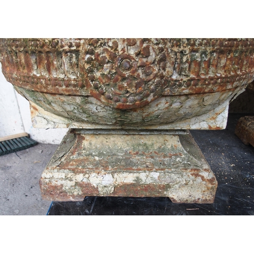 861 - A PAIR OF CAST IRON THISTLE SHAPED GARDEN URNS