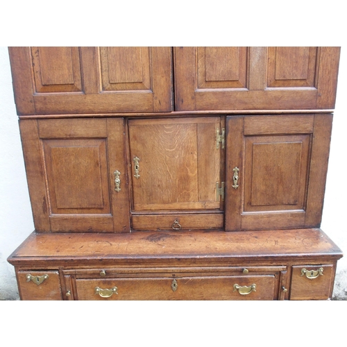 871 - A CONTINENTAL OAK DRESSER