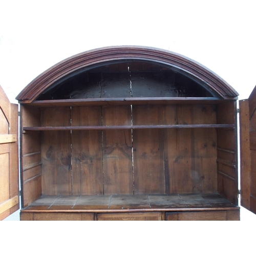 871 - A CONTINENTAL OAK DRESSER