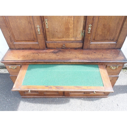 871 - A CONTINENTAL OAK DRESSER