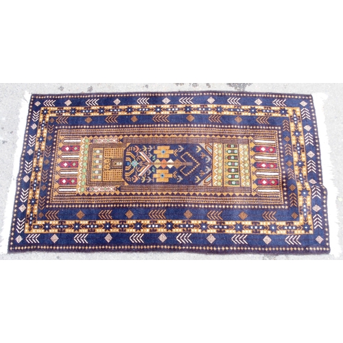 887 - A QUASQAI RUG