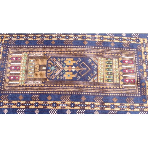 887 - A QUASQAI RUG