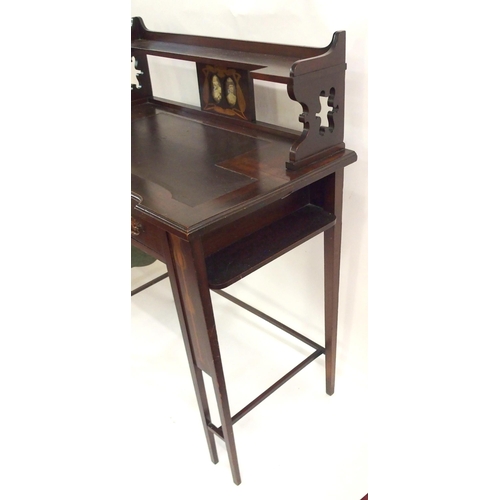 895 - AN ARTS AND CRAFTS MAHOGANY WRITING DESK