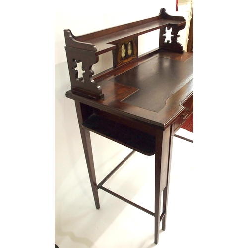 895 - AN ARTS AND CRAFTS MAHOGANY WRITING DESK