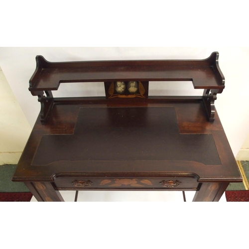 895 - AN ARTS AND CRAFTS MAHOGANY WRITING DESK