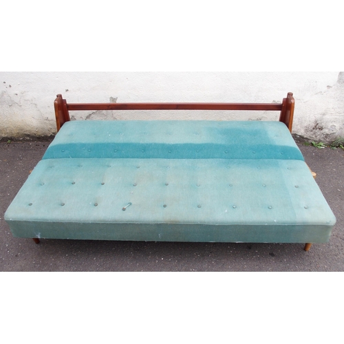 907 - A MID-CENTURY FINNISH SOFA BED