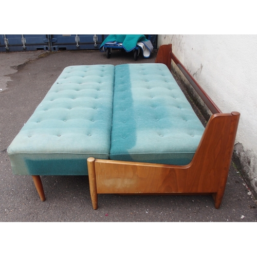 907 - A MID-CENTURY FINNISH SOFA BED