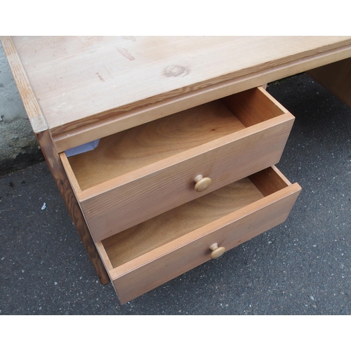 909 - A MID-CENTURY PINE DRESSING TABLE WITH TRIPLE MIRRORS