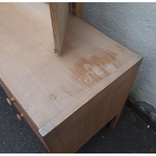 909 - A MID-CENTURY PINE DRESSING TABLE WITH TRIPLE MIRRORS