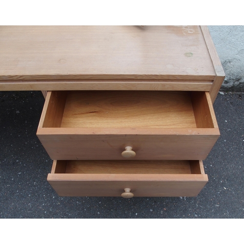 909 - A MID-CENTURY PINE DRESSING TABLE WITH TRIPLE MIRRORS