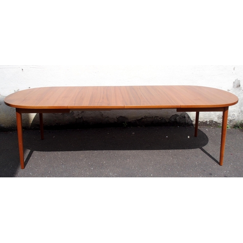 911 - A MID-CENTURY TEAK EXTENDING DINING TABLE