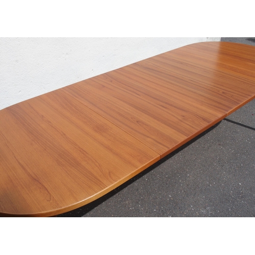 911 - A MID-CENTURY TEAK EXTENDING DINING TABLE