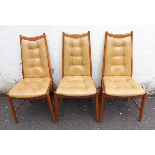 911 - A MID-CENTURY TEAK EXTENDING DINING TABLE