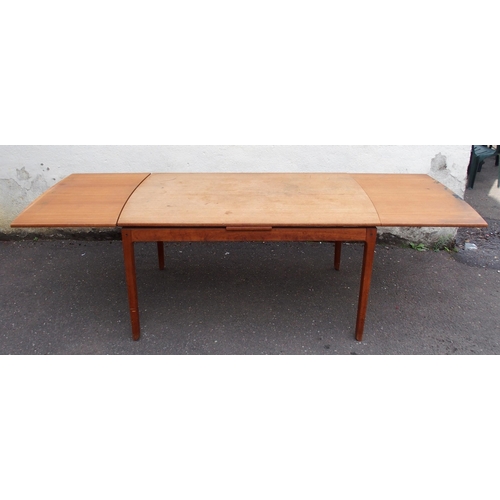 913 - A MID-CENTURY FRANCE AND SON TEAK EXTENDING DINING TABLE