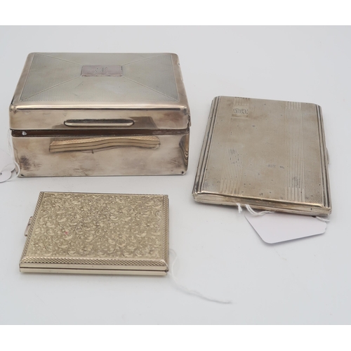 393 - A George V silver cigar box, the body with engine turned decoration and a rectangular monogrammed ca... 