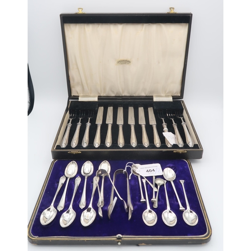 404 - A set of six cased silver tea spoons and sugar tongs, by Cooper Brothers & Sons, Sheffield 1915,... 