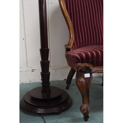 22 - A Victorian walnut spoon back parlour chair with cabriole supports and a mahogany standard lamp (2)