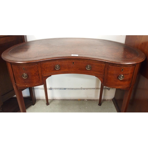 107 - A 20th century mahogany kidney shaped ladies writing desk