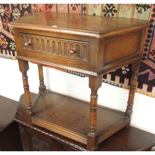 109 - A 20th century stained oak two door court cabinet and a oak single drawer side table (2)