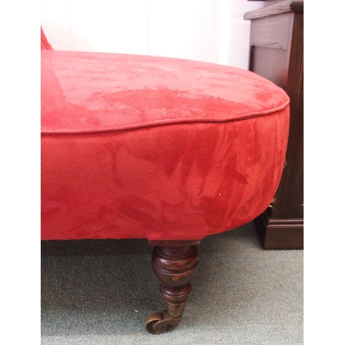 133 - A Victorian upholstered chaise lounge on turned supports terminating in brass casters