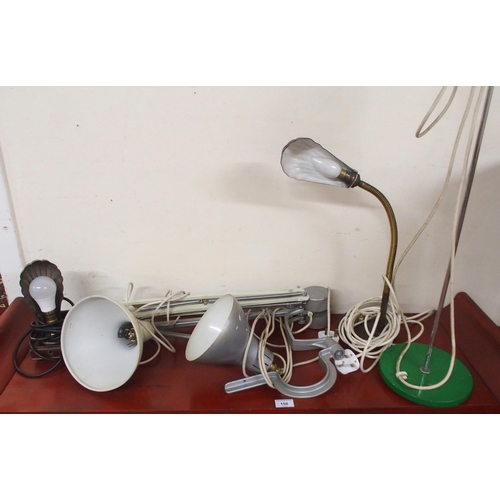 160 - A lot of five assorted mid 20th century lamps to include two anglepoise style lamps (one without bas... 